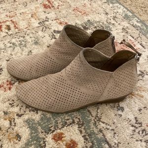 Reaction Kenneth Cole booties - size 9.5